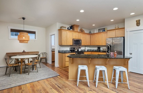 Warrenton House | Incredible New Construction Single Level Lakeview Home, New Everything, Ping Pong, Fire-Pit, BBQ