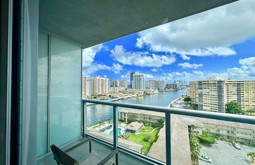 Hallandale Beach Apartment | Incredible Open Views Studio w/Beach Service and Pool