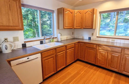 Eastsound Villa | Incredible Views | 3bd Villa/Ping pong, Garden, 1 mile from Beach!