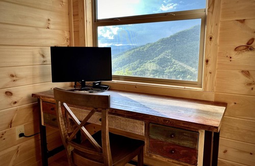 Bryson City Cabin | Incredible Views & Location/Private/Hot Tub/Wi-Fi