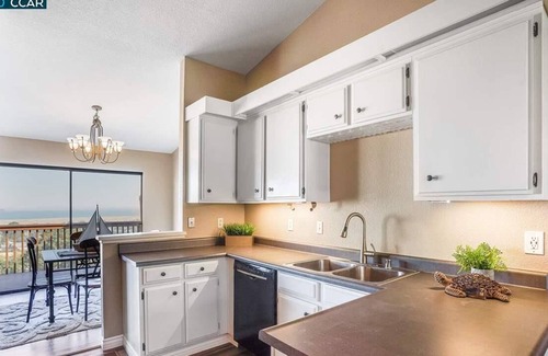 Pittsburg House | Incredible views of the estuary where the delta meets the bay!
