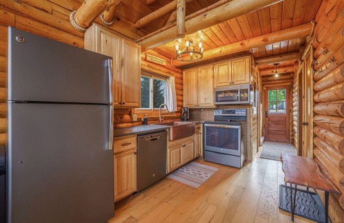 Grand Lake Cabin | Incredible WATERFRONT Cabin with HOT TUB & water toys!