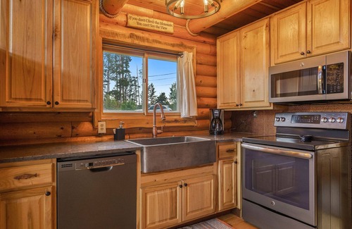 Grand Lake Cabin | Incredible WATERFRONT Cabin with HOT TUB & water toys!