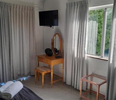Port Edward House | Indaba Manor Guesthouse