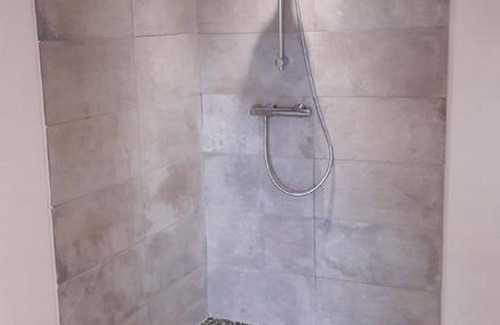 Castelnau-de-Mandailles Bed & Breakfast | Independent room with shared pool