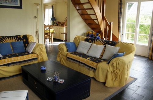 Bangor House | Independent house facing south with enclosed garden in the town of Bangor