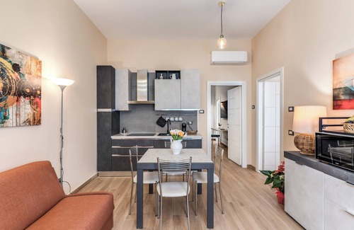 Quartiere XVII Trieste Apartment | Independent three-room apartment near the Colosseum Metro station-Domus in Rome