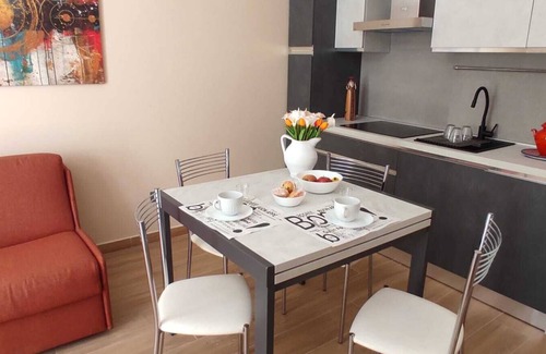 Quartiere XVII Trieste Apartment | Independent three-room apartment near the Colosseum Metro station-Domus in Rome