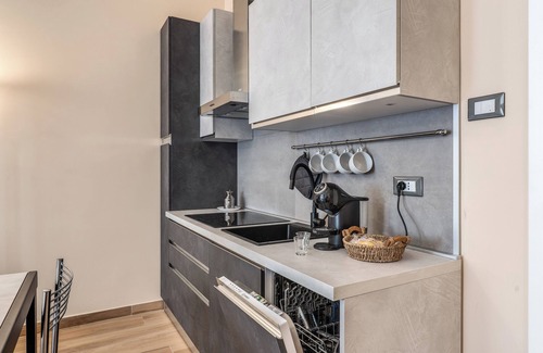 Quartiere XVII Trieste Apartment | Independent three-room apartment near the Colosseum Metro station-Domus in Rome