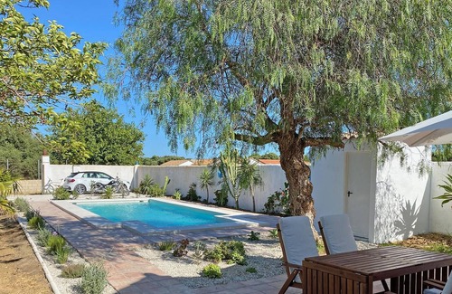 Zahora Villa | Independent villa furnished with comfort and style and large garden
