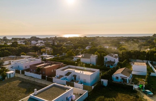 Zahora Villa | Independent villa furnished with comfort and style and large garden