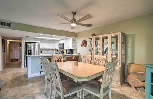 Indian Shores Condo | Indian Shores Condo w/2 Balconies & Pool Access!