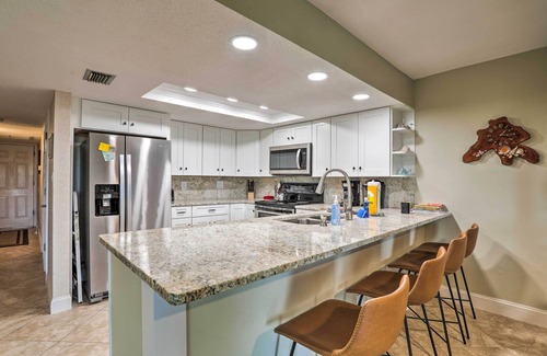 Indian Shores Condo | Indian Shores Condo w/2 Balconies & Pool Access!
