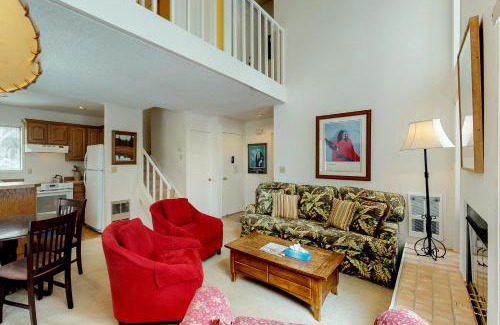 Elkhorn Village Apartment | Indian Springs with a View