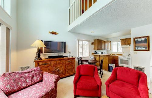 Elkhorn Village Apartment | Indian Springs with a View