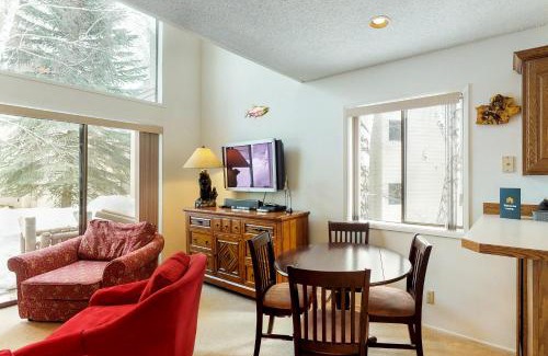 Elkhorn Village Apartment | Indian Springs with a View