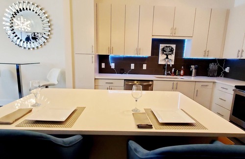North Buckhead Condo | Indiana Ave. /The Jungle Room