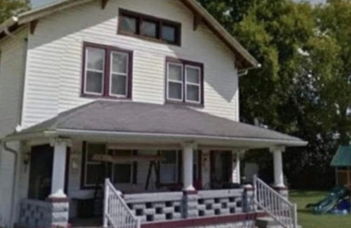 Downtown Indianapolis Ski Chalet | Indianapolis Indiana 3 Minutes from downtown fully furnished Beautiful 3 bedroom