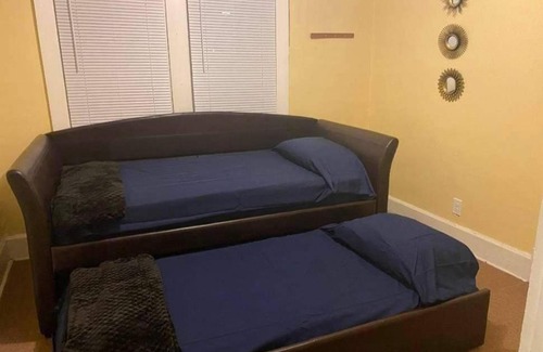 Downtown Indianapolis Ski Chalet | Indianapolis Indiana 3 Minutes from downtown fully furnished Beautiful 3 bedroom