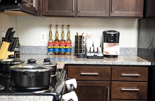 Indianapolis Condo | Indianapolis King Bed Suite In Keystone/Broad-Ripple/Carmel