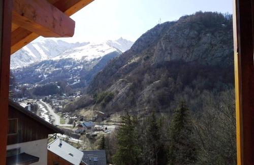 Valloire Ski Chalet | Individual chalet 130 M2 10 Pers. south-facing 4 bedrooms 400 M from RM and ESF