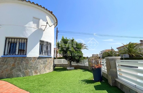 Cambrils House | Individual house with large garden & bbq