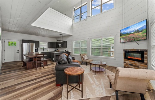 Pigeon Forge Cabin | Indoor Pool + Game Room + 10MI to Great Smoky