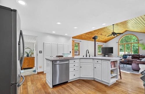 Rotterdam Junction House | Indoor Salt water Spa for long or short stays