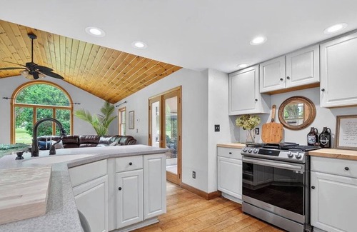 Rotterdam Junction House | Indoor Salt water Spa for long or short stays