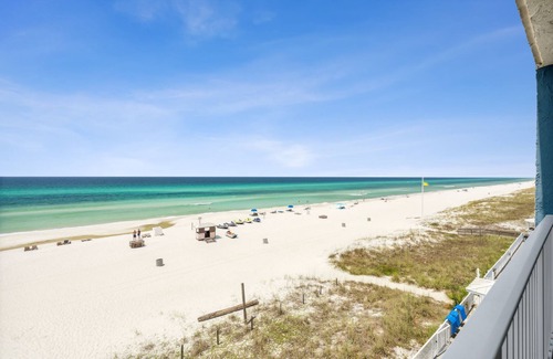 Fort Bay House | Indulge in Home Like Comfort! Gulf View, Free Parking, Beachfront Property