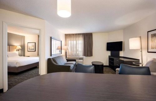 Gwinnett Place Hotel | Indulge in Home-Like Comfort! Close to McDaniel Farm Park, Pets are Allowed