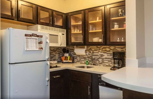 Acres Green House | Indulge in Home Like Comfort! Near Heritage Hills Shopping Center, w/ Pool!