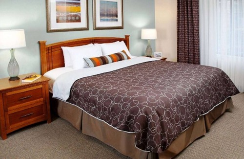 Acres Green House | Indulge in Home Like Comfort! Near Heritage Hills Shopping Center, w/ Pool!