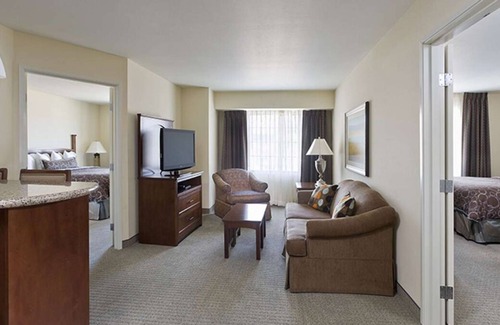 Acres Green House | Indulge in Home Like Comfort! Near Heritage Hills Shopping Center, w/ Pool!