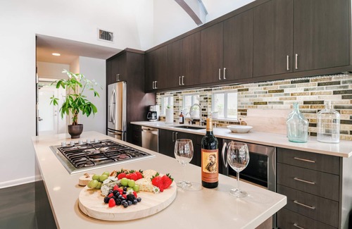 Volente House | Indulge in Luxury: Sweeping Lake Travis Views, Deep Water, Mesmerizing Sunsets!