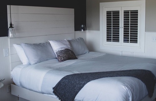 Long Beach Hotel | Indulge In Opulent Comfort! Pet-friendly Property, Near Long Beach Boardwalk