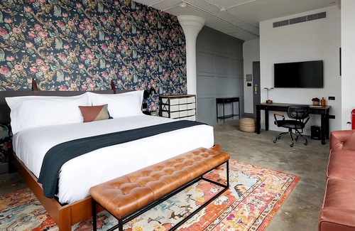 South Main Historic District Hotel | Indulge in Opulent Comfort! Pets Allowed, Minutes to Memphis Music Hall of Fame