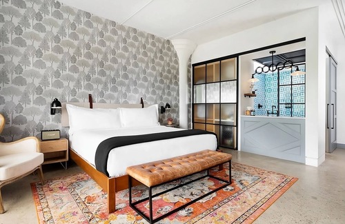 South Main Historic District Hotel | Indulge in Opulent Comfort! Pets Allowed, Minutes to Memphis Music Hall of Fame