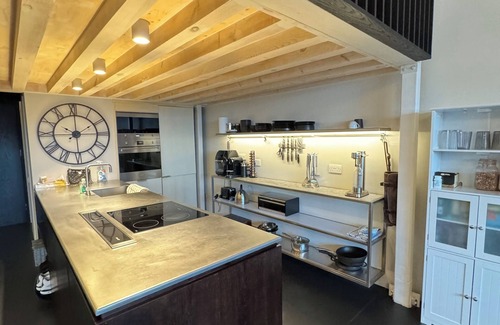 Wandsworth Apartment | Industrial-Chic 1BD Loft by the River — Fulham!