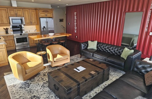 North End Apartment | Industrial modern house with Water Views – Ideal Tacoma Getaway