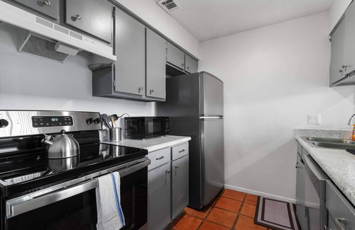 Bouldin Apartment | Industrial Oasis Perfect Location Free Pkg