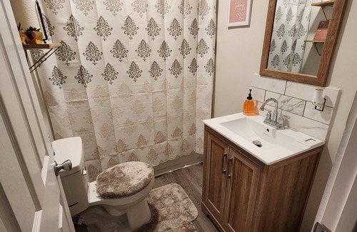 Indianapolis House | Indy 1Br Diamond II - centrally located