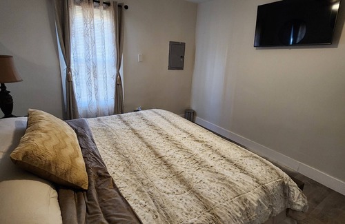 Indianapolis House | Indy 1Br Diamond II - centrally located