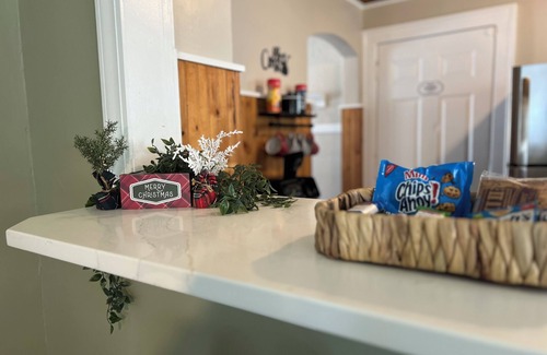 Indianapolis House | Indy Escape/Hot Tub, BBQ &Arcade Near Broad Ripple