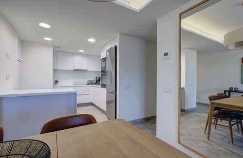 Estepona Apartment | Infinity luxury 2 bedroom apartment with roof top pool gym in Estepona Center