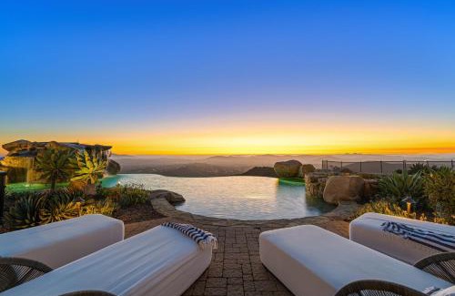 Poway House | Infinity Pool Theater Pickleball 360 Views Near Lake Poway Sunset Point Estate by AvantStay