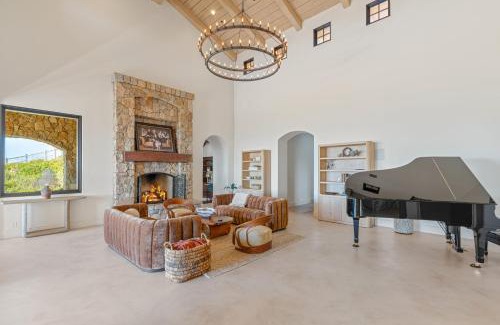 Poway House | Infinity Pool Theater Pickleball 360 Views Near Lake Poway Sunset Point Estate by AvantStay
