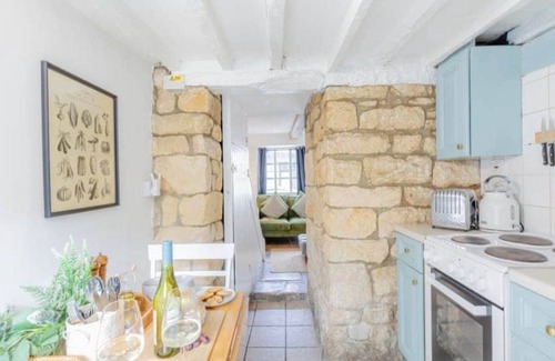 Winchcombe Cottage | Inglenook Cottage, Winchcombe; Dog-friendly Cotswold Retreat with Woodburner