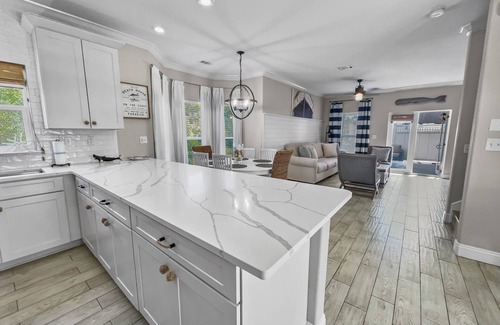 Inlet Beach House | "Inlet Summer" | Walk to the Beach | Includes 2 bikes & Beach Chairs