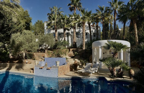 Santa Eulalia del Rio Apartment | Inmitten Eines Mediteranen Gartens, Terrassiert, Befindet Sich das Appartment